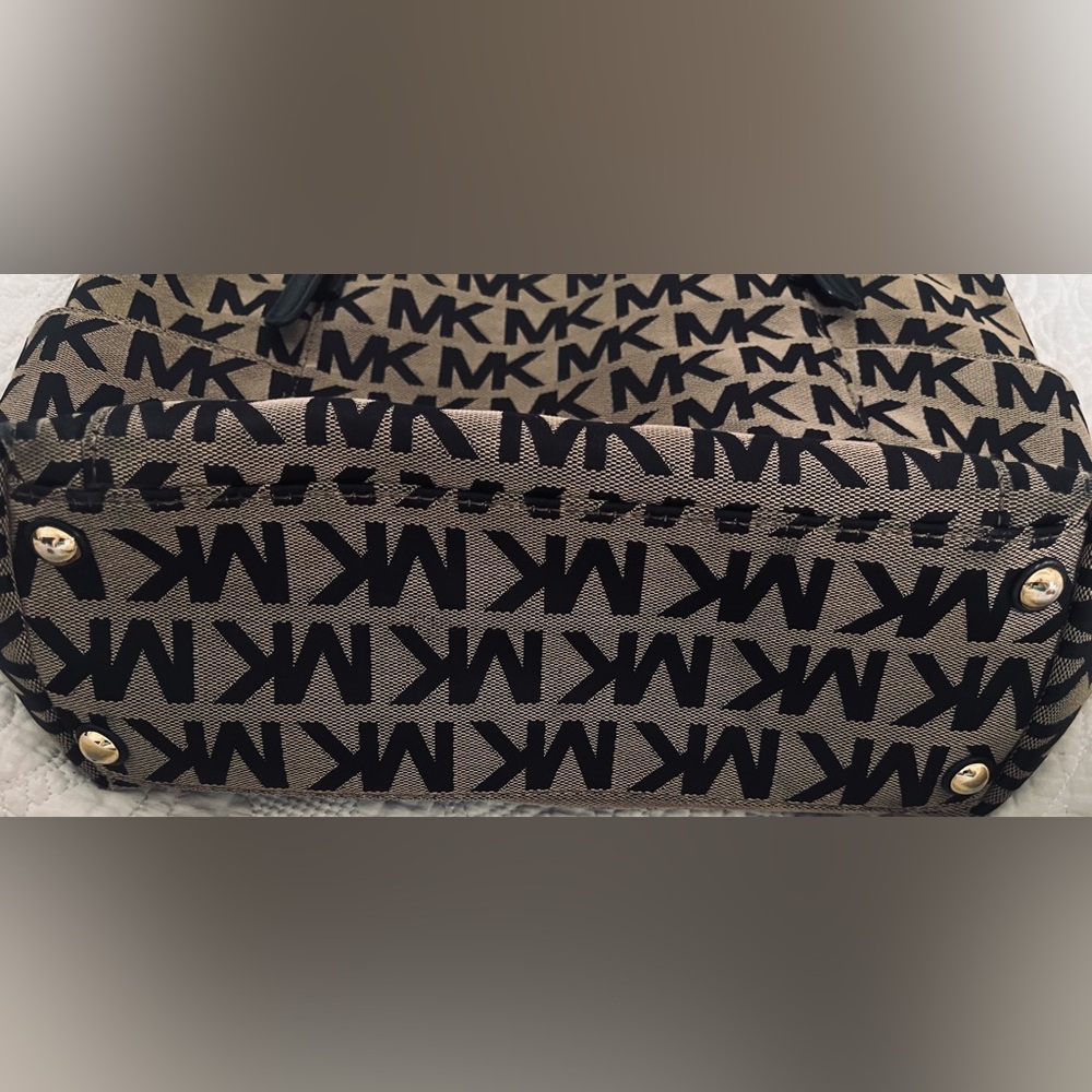 PRE LOVED MICHAELS KORS SHOULDER BAG
BLACK CREAM - Picture 3 of 6